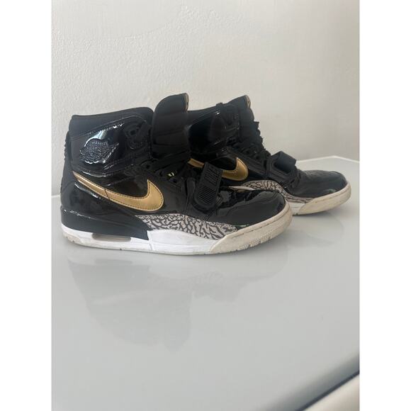 Jordan Legacy 312 Black Gold Patent Sz 9.5 excellent condition fresh look - Picture 11 of 15